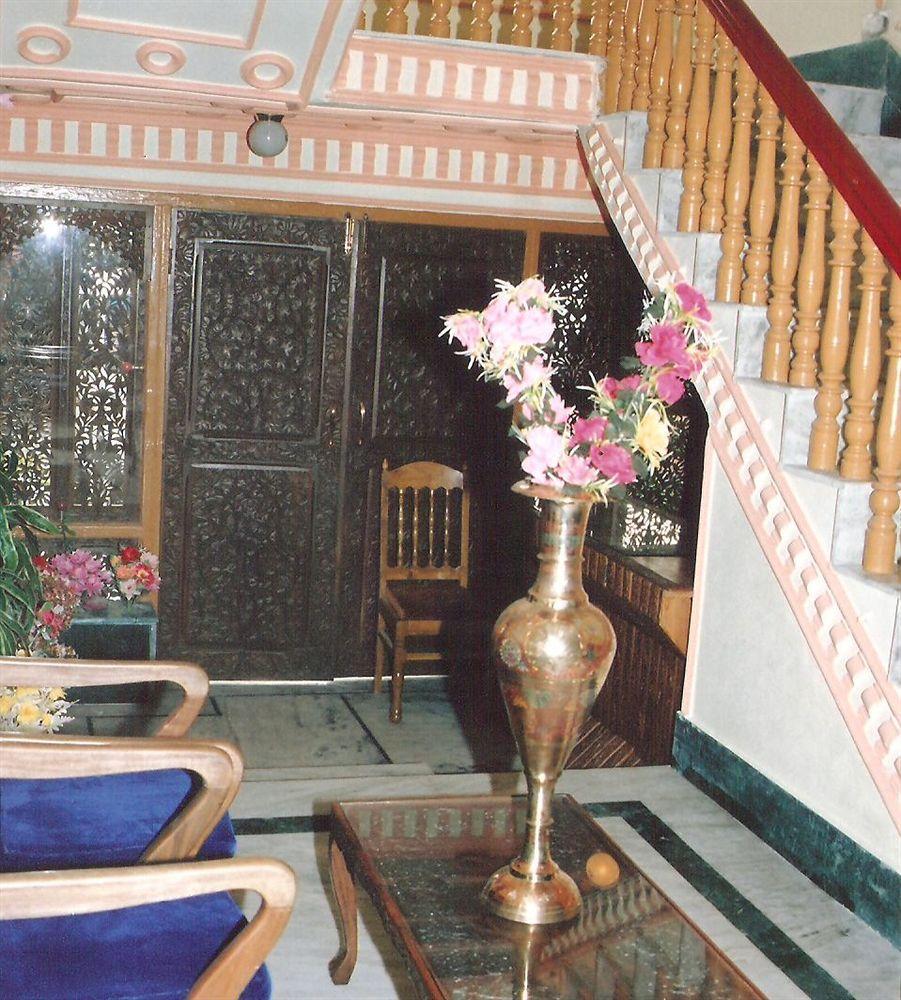 Hotel Zahgeer Continental - Srinagar Dış mekan fotoğraf
