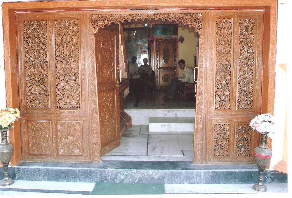 Hotel Zahgeer Continental - Srinagar Dış mekan fotoğraf