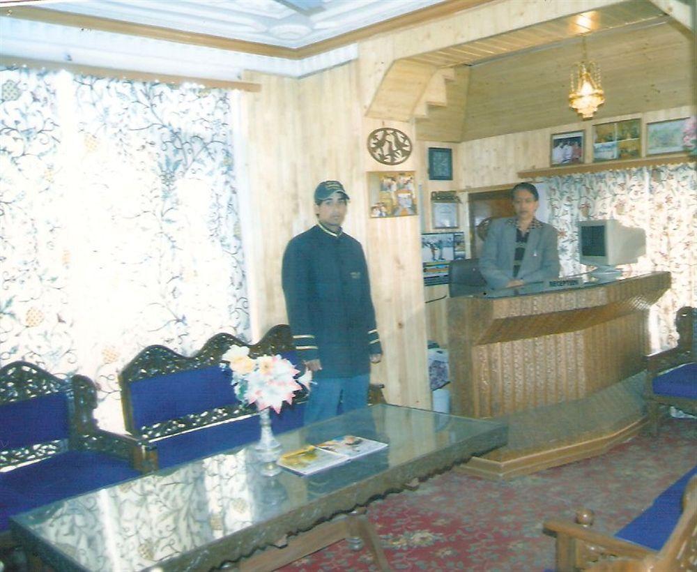Hotel Zahgeer Continental - Srinagar Dış mekan fotoğraf