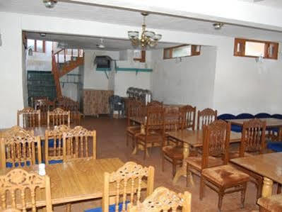 Hotel Zahgeer Continental - Srinagar Dış mekan fotoğraf