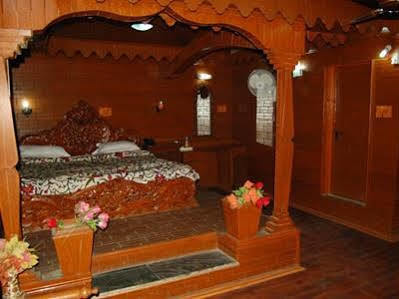 Hotel Zahgeer Continental - Srinagar Dış mekan fotoğraf