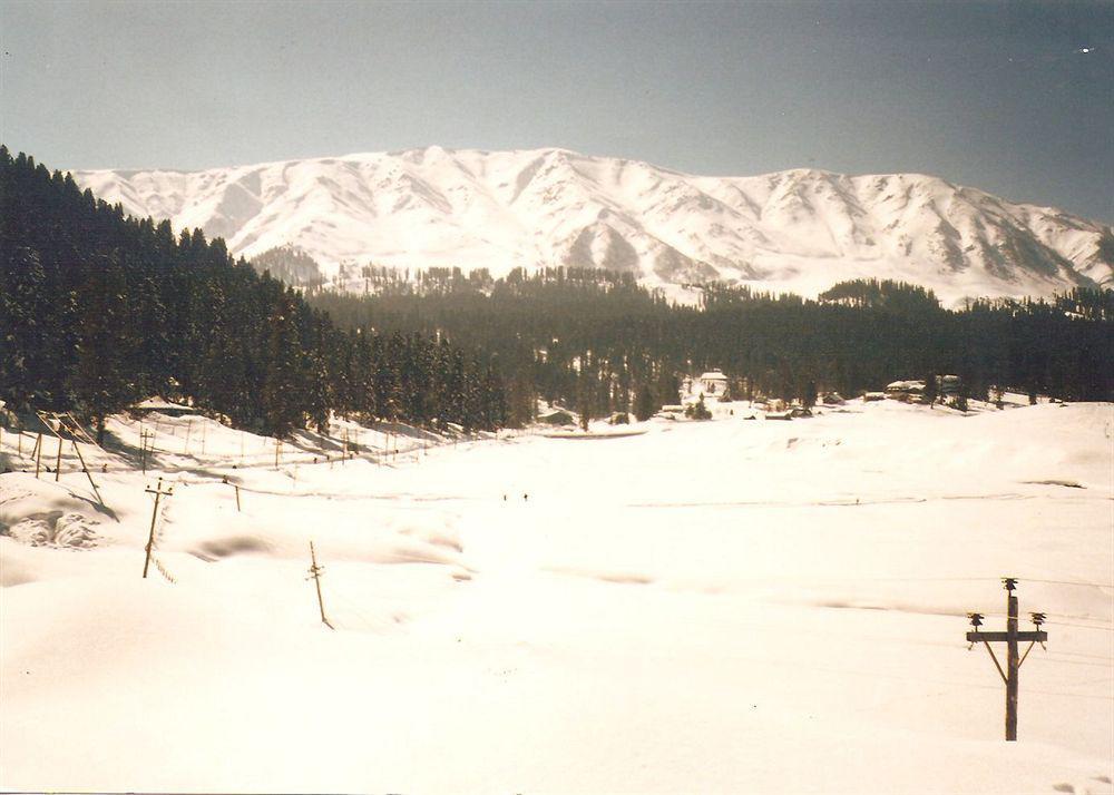 Hotel Zahgeer Continental - Srinagar Dış mekan fotoğraf